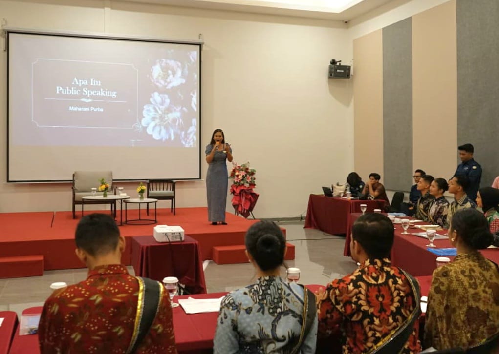 Finalis Duta Wisata Batam Dilatih Public Speaking dan Percaya Diri