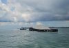 Tongkang Bermuatan Batu Granit Terbalik di Perairan Batu Ampar