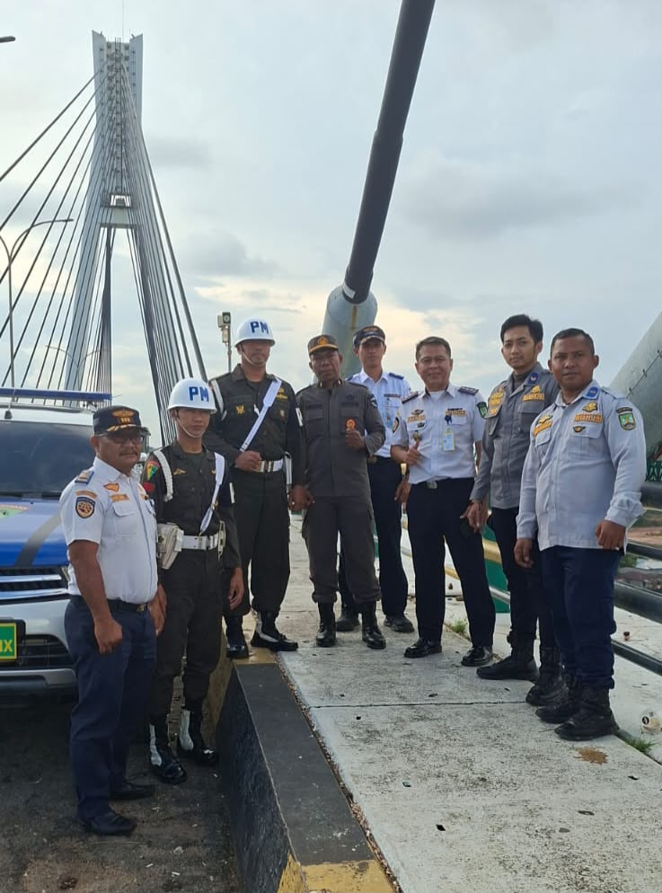 Patroli Gabungan Tertibkan Parkir di Jembatan Barelang