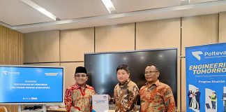 Kepala LLDIKTI XVII Serahkan SK Poltevara Ke Yayasan Puri Global Sukses