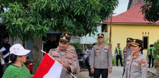 Semarak Hari Kemerdekaan RI, Kapolres Karimun Ajak Warga Kibarkan Bendera 