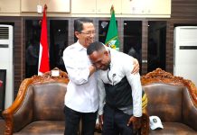Legenda Timnas Indonesia Dorong Pembinaan Sepak Bola Batam