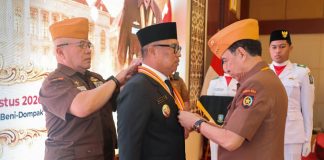Wagub Nyanyang Raih Anugerah Bintang Veteran