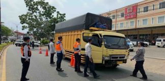 Dishub Tanjungpinang Tindak 3 Truk ODOL dalam Operasi Gabungan truk odol tanjungpinang