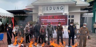 Kejari Karimun Musnahkan BB Pidana : Mulai dari Sabu, Ekstasi hingga Handphone