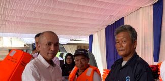 Harhubnas, KSOP Karimun Bagi Ratusan Life Jacket dan Buku Pelaut Merah KSOP Karimun