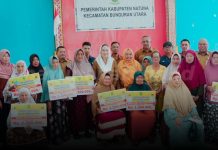 Cen Sui Lan Serahkan Bansos untuk Lansia di Bunguran Utara bansos untuk lansia