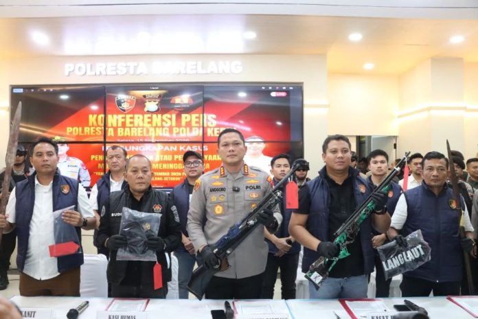 bentrokan berdarah di setokok