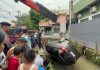 Mobil Suzuki Ertiga Terseret Arus Banjir hingga Masuk Parit di Bengkong