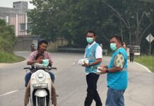 Asap Makin Menebal, PLTU Karimun Gelar Aksi Peduli Bagi-bagi Masker Gratis ke Masyarakat