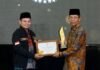 Amsakar Raih Penghargaan Wali Kota Pendukung Zakat Terbaik