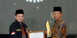 Amsakar Raih Penghargaan Wali Kota Pendukung Zakat Terbaik
